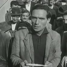 Ladri di biciclette: Lamberto Maggiorani in una scena del film
