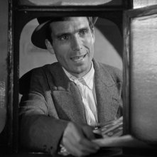 Ladri di biciclette: Lamberto Maggiorani in una scena del film