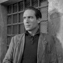 Lamberto Maggiorani in una sequenza di Ladri di biciclette (1948)