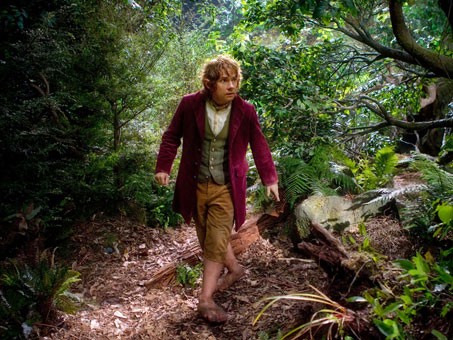 Martin Freeman, nei panni di Bilbo, esplora la Terra di Mezzo in The Hobbit: An Unexpected Journey