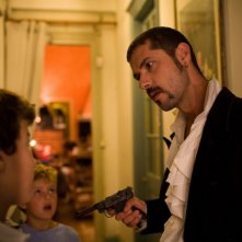 Melvil Poupaud in L'orpheline avec en plus un bras en moins