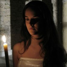 Noémie Merlant è la protagonista di L'orpheline avec en plus un bras en moins