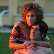 Sleeping Around: Francesca Faiella insieme a Marco Foschi in una scena del film