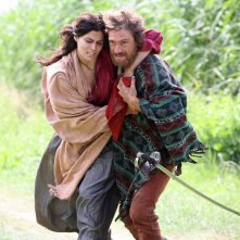 Valeria Solarino e Giorgio Pasotti in una drammatica scena della miniserie di Rai Uno, Anita