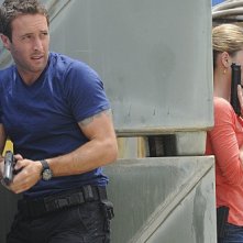 Hawaii Five-0: Alex O'Loughlin e Lauren German nell'episodio Mea Makamae