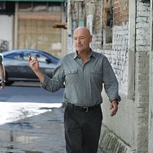 Hawaii Five-0: Alex O'Loughlin e Terry O'Quinn nell'episodio Puʻolo