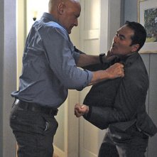 Hawaii Five-0: Terry O'Quinn e Mark Dacascos in una scena dell'episodio Ka Hakaka Maikai