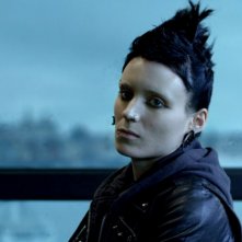 Rooney Mara è Lisbeth Salander in una scena del film Millennium - Uomini che odiano le donne