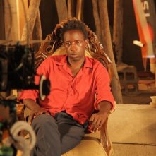 Saül Williams sul set del film Aujourd'hui si prepara per una scena