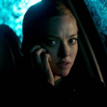Una preoccupata Amanda Seyfried in un primo piano del thriller Gone