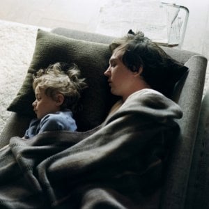 Home for the Weekend: Lars Eidinger in una tenera scena del film