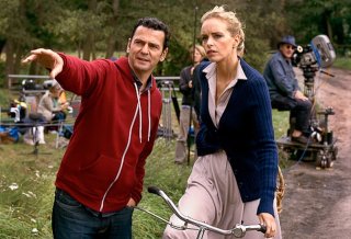 Il regista Christian Petzold sul set del film Barbara insieme a Nina Hoss