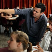 Barbara: il regista Christian Petzold sul set del film insieme Ronald Zehrfeld