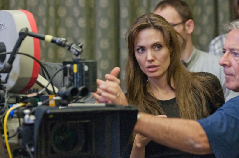 In The Land Of Blood And Honey La Regista Angelina Jolie Sul Set Del Film 228840