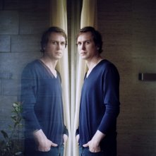 Lars Eidinger in una scena del film Home for the Weekend