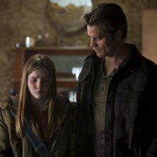 Justified: Kaitlyn Dever e Timothy Olyphant nell'episodio Bloody Harlan