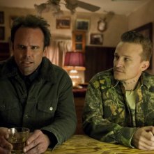 Justified: Walton Goggins e Jeremy Davies nell'episodio The I Of The Storm