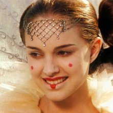 Natalie Portman è la regina Padmé Naberrie Amidala in una scena di Star Wars: Episode I - La minaccia fantasma 3D