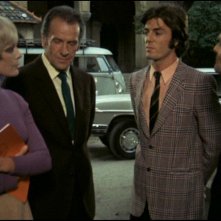 Elke Sommer con Massimo Girotti, Antonio Cantafora e Dieter Tressler ne Gli orrori del castello di Norimberga