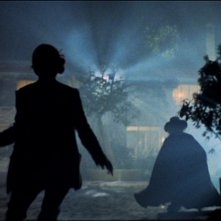 Gli orrori del castello di Norimberga: Elke Sommer e Joseph Cotten in una scena del film