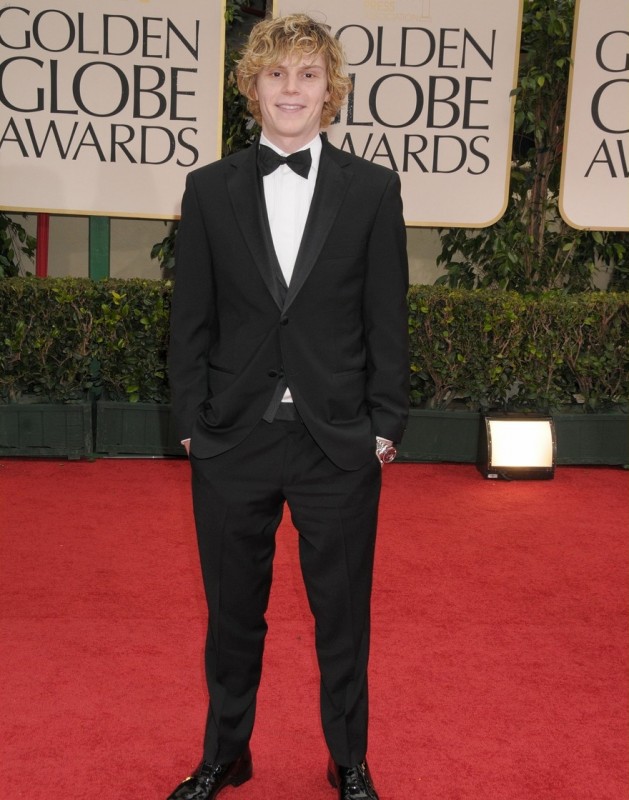 Golden Globes 2012 Evan Peters Di American Horror Story Sul Tappeto Rosso 229212