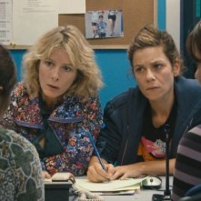 Polisse: Karin Viard insieme a Marina Foïs in una scena del film