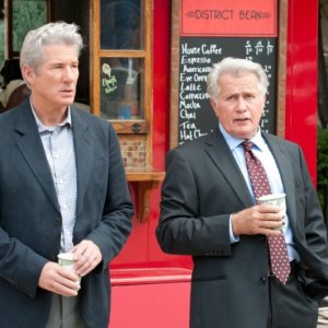 Richard Gere insieme a Martin Sheen in una scena del thriller The Double