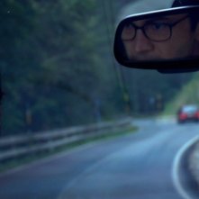 Sulla strada di casa: Vinicio Marchioni in auto in una scena del film