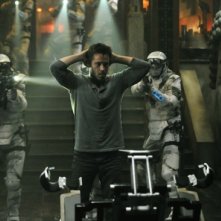 Colin Farrell viene arrestato in una scena di Total Recall