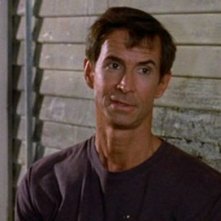 Tony Perkins in Psycho II: una scena del film