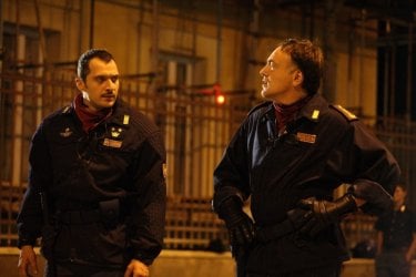 Diaz - Non pulire questo sangue: Claudio Santamaria è l'agente Max Flamini in una scena del film