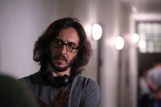 Il regista Daniele Vicari sul set del film Diaz - Non pulire questo sangue