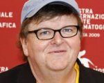 Michael Moore contro la censura su internet