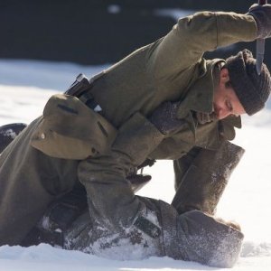 Silencio en la nieve: Juan Diego Botto in una sequenza del dramma bellico