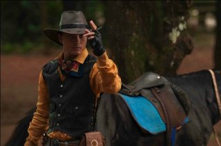 Postcards From The Zoo: Nicholas Saputra in una scena tratta dal film