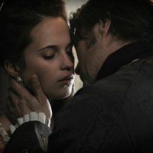 Alicia Vikander E Mads Mikkelsen In Una Scena Di A Royal Affair 229905