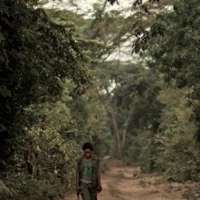 La piccola Rachel Mwanza in una scena del film Rebelle: