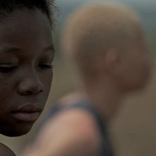 Rebelle: Rachel Mwanza in una scena del film