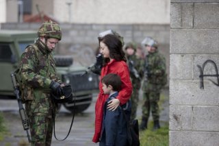 Shadow Dancer: Andrea Riseborough in una scena del thriller