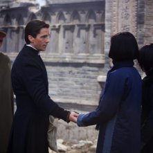 Christian Bale nei panni di John Miller in una scena di The Flowers of War