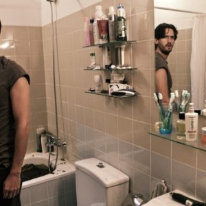 Dictado: Juan Diego Botto in un'inquietante scena del film
