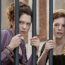 Farewell, My Queen: Léa Seydoux in una scena del film insieme a Julie-Marie Parmentier