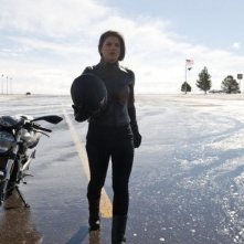Gina Carano in versione motociclista in una scena di Knockout - Resa dei conti