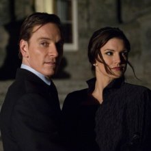 Gina Carano insieme a Michael Fassbender in una scena di Knockout - Resa dei conti