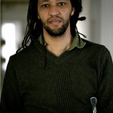 Il regista Alain Gomis sul set del suo film Aujourd'hui