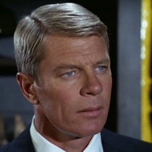 Peter Graves in un primo piano di Missione impossibile