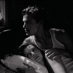 Tabu: Carloto Cotta e Ana Moreira in una scena del film