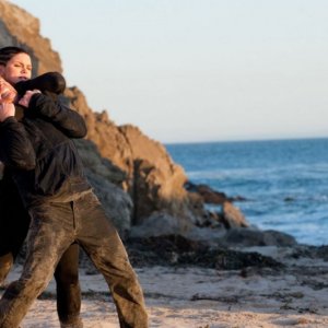 Un corpo a corpo tra Gina Carano ed Ewan McGregor in Knockout- Resa dei conti