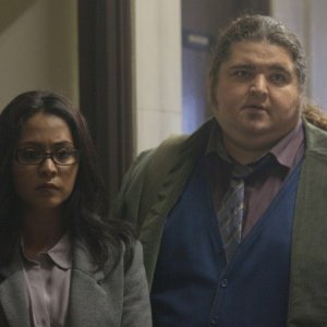 Alcatraz: Parminder Nagra e Jorge Garcia nell'episodio Kit Nelson