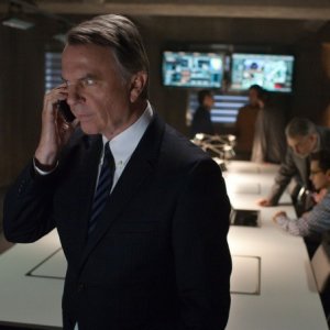 Alcatraz: Sam Neill in una scena dell'episodio Guy Hastings